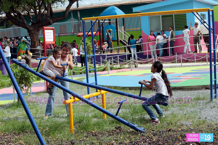 Inauguran hermoso parque en Monse&ntilde;or Lezcano